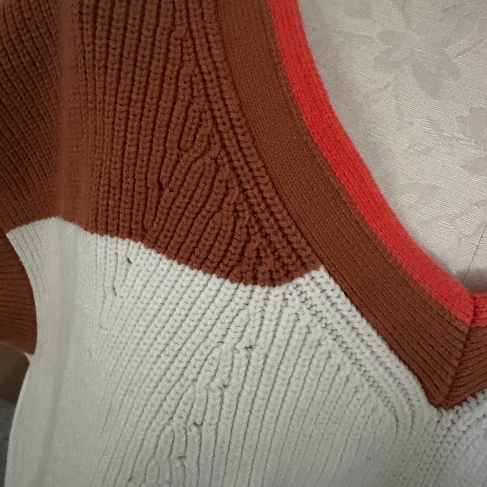 Women's V-Neck Color Block Sweater - Picture 7 of 8